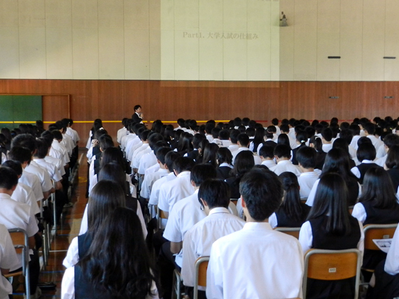 3学年進路講演会01