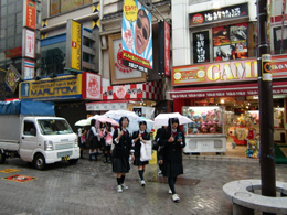 出発が早朝だったためお店がほとんど開店しておらず生徒はたいへんだったようです。